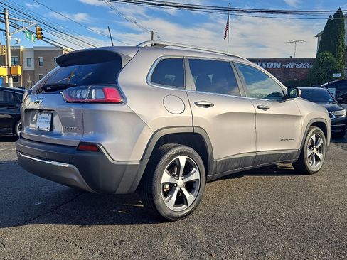Used 2019 Jeep Cherokee Limited image 6