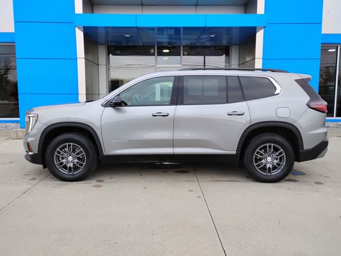 Used 2025 GMC Acadia Elevation image 30