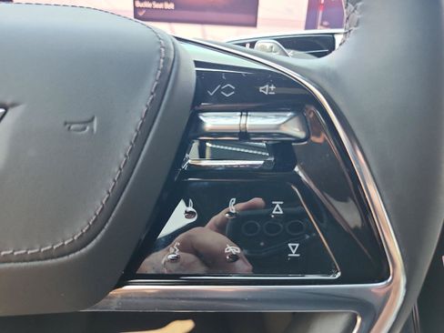 Used 2025 Cadillac Escalade Sport Platinum w/ LPO, ONYX Package AWD/4WD image 28