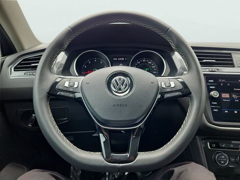 Used 2021 Volkswagen Tiguan SE w/ Panoramic Sunroof Package AWD/4WD image 21