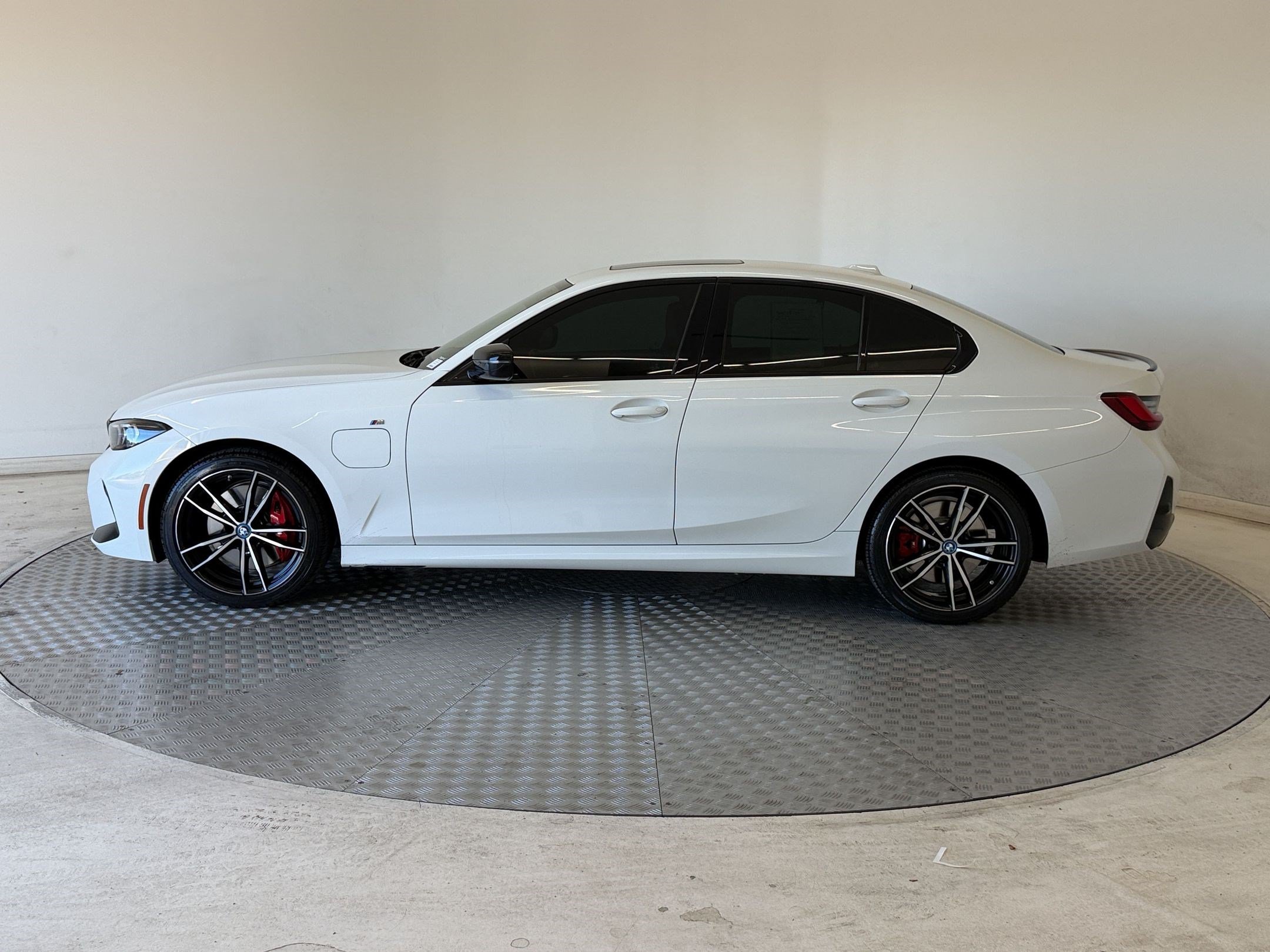 Used 2024 BMW 330e xDrive w/ Premium Package AWD/4WD image 2