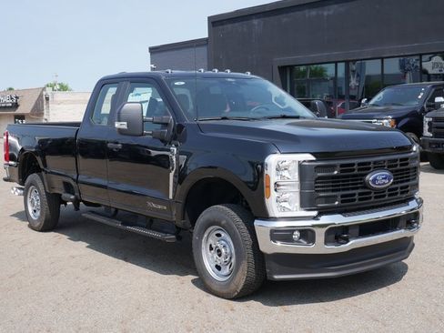 New 2025 Ford F250 XL w/ XL Chrome Package image 5