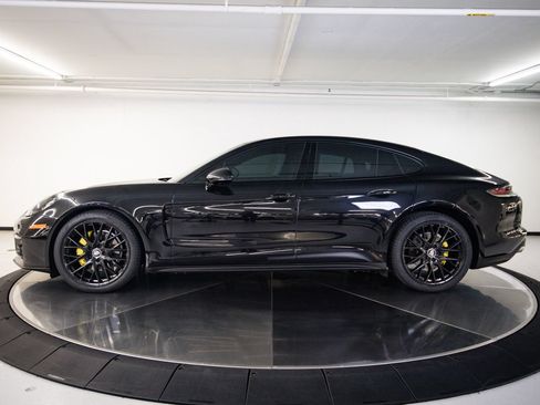 Certified 2023 Porsche Panamera image 2