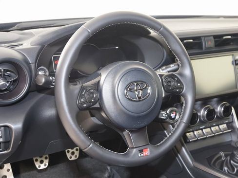 Used 2024 Toyota GR86 Premium image 6