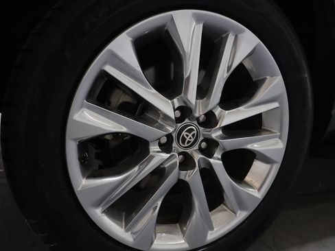 Used 2024 Toyota Highlander Limited FWD image 35