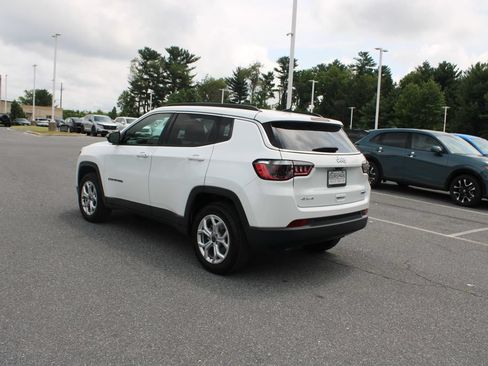 Used 2025 Jeep Compass Latitude w/ Sun & Sound Group AWD/4WD image 36