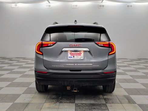 Used 2021 GMC Terrain SLE w/ Driver Convenience Package image 9