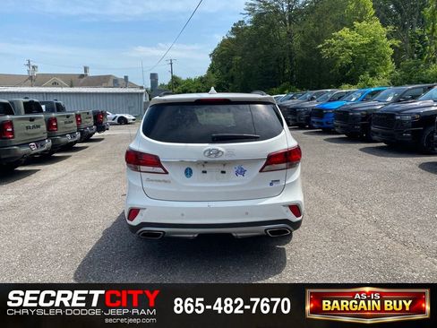 Used 2017 Hyundai Santa Fe FWD image 6