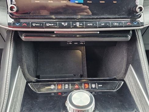 Used 2024 Jeep Wagoneer L Series II image 27