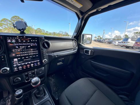 Certified 2021 Jeep Wrangler Unlimited Sport AWD/4WD image 25