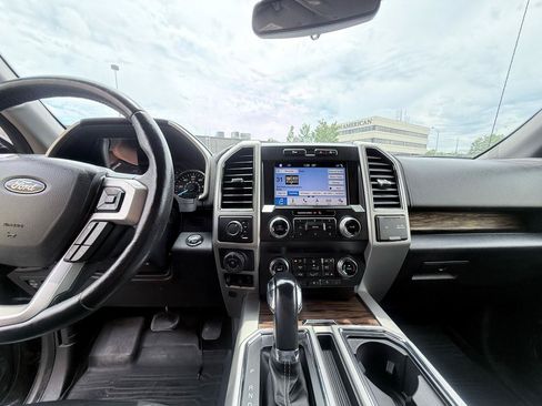 Used 2019 Ford F150 Lariat w/ Equipment Group 502A Luxury AWD/4WD image 17