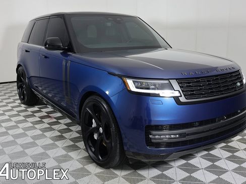 Used 2025 Land Rover Range Rover SE image 3