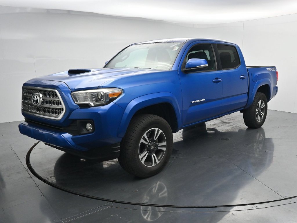 Used 2016 Toyota Tacoma TRD Sport w/ Towing Package AWD/4WD image 4