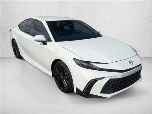 Used 2026 Toyota Camry SE w/ Convenience Package image 3