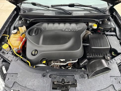 Used 2011 Chrysler 200 S image 19