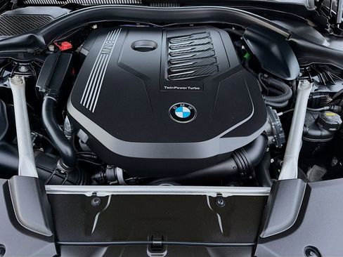 Used 2023 BMW 540i w/ M Sport Package image 32