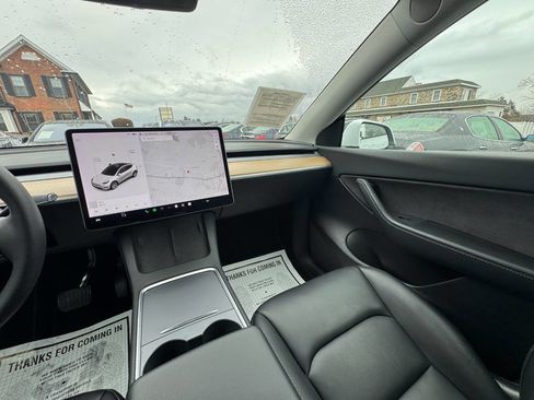 Used 2021 Tesla Model Y Long Range image 19