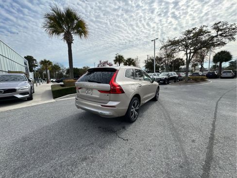 Certified 2023 Volvo XC60 B5 Ultimate w/ Climate Package image 17