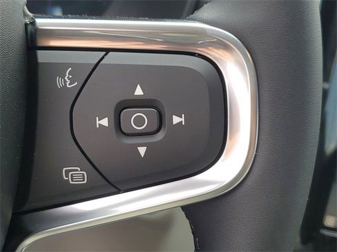 Used 2025 Volvo XC40 B5 Plus w/ Protection Package Premier image 11