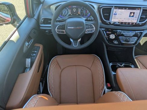 New 2026 Chrysler Pacifica Pinnacle w/ Trailer Tow Group AWD/4WD image 17