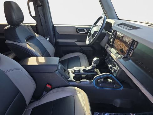 Used 2023 Ford Bronco Wildtrak image 17