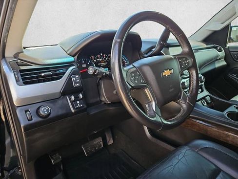 Used 2017 Chevrolet Suburban LT RWD image 7