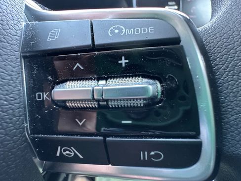 Used 2023 Kia Sorento LX FWD image 28