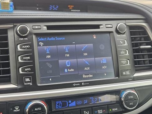 Used 2015 Toyota Highlander Limited FWD image 35