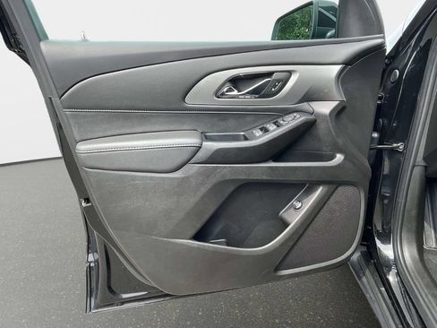 Used 2023 Chevrolet Traverse LT FWD image 19