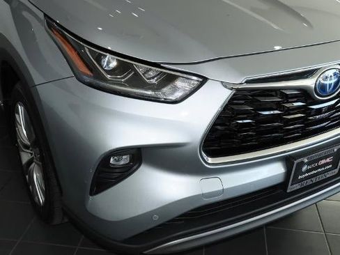 Used 2024 Toyota Highlander Platinum image 10