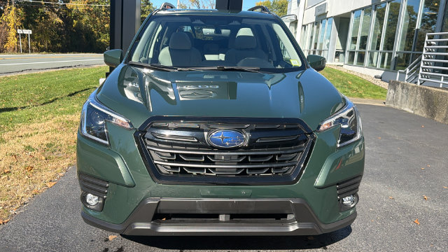 Used 2024 Subaru Forester Premium AWD/4WD image 2