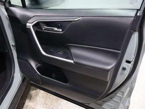 Used 2022 Toyota RAV4 XLE image 22