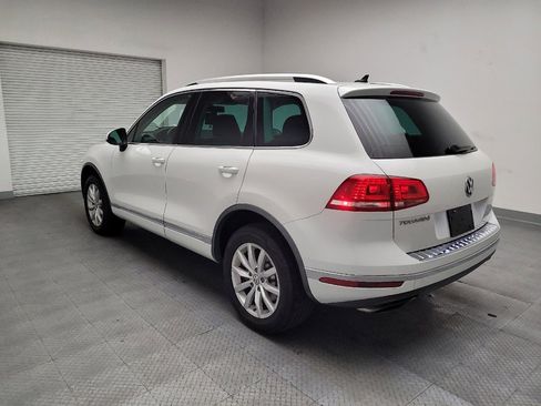 Used 2016 Volkswagen Touareg Sport image 5