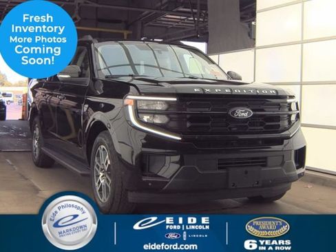 Used 2025 Ford Expedition Max Active AWD/4WD image 1