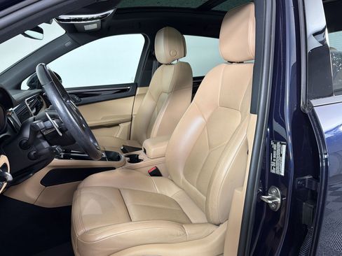 Certified 2023 Porsche Macan AWD/4WD image 5