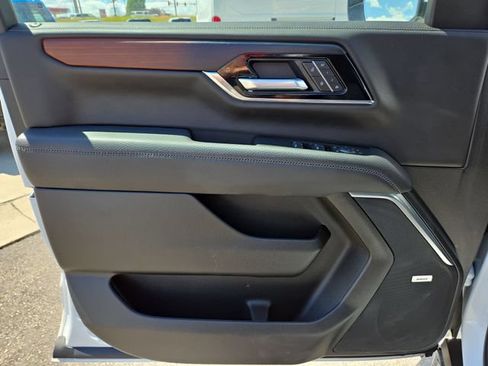 Used 2026 GMC Yukon XL Denali w/ Advanced Technology Package AWD/4WD image 14