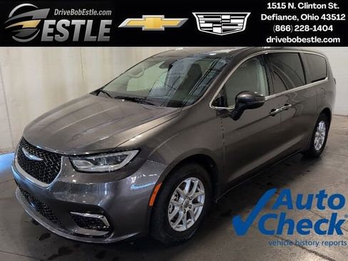 Used 2023 Chrysler Pacifica Touring-L FWD image 1