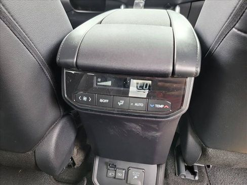 Used 2026 Toyota Highlander Limited AWD/4WD image 14