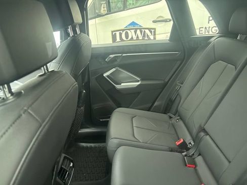 Used 2020 Audi Q3 2.0T Premium Plus w/ Premium Plus Package AWD/4WD image 5