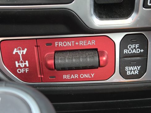 Used 2021 Jeep Gladiator Rubicon AWD/4WD image 11