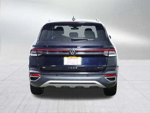 Used 2025 Volkswagen Taos SE w/ Panoramic Sunroof Package AWD/4WD image 6
