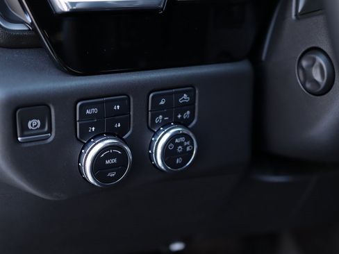 Used 2023 GMC Sierra 1500 SLT w/ SLT Convenience Package image 10