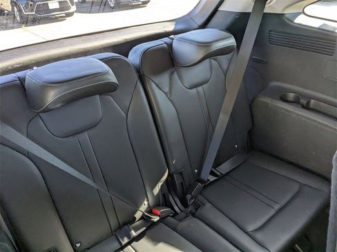 Used 2024 Kia Sorento S image 30