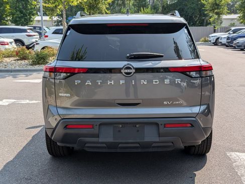 Used 2022 Nissan Pathfinder SV AWD/4WD image 4