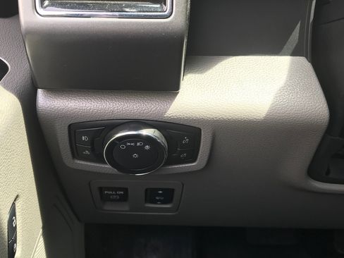 Used 2018 Ford F150 XLT w/ Equipment Group 302A Luxury AWD/4WD image 16