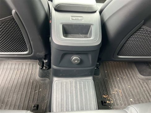 Used 2024 Volvo XC60 T8 Ultimate w/ Protection Package Premier image 17