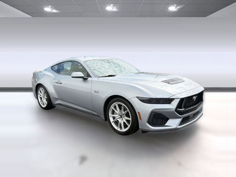 Used 2025 Ford Mustang GT Premium RWD image 6