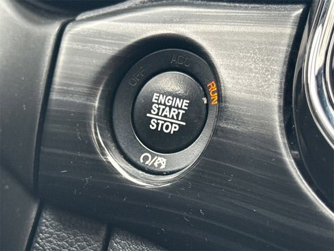 Used 2021 Jeep Grand Cherokee Laredo X image 25