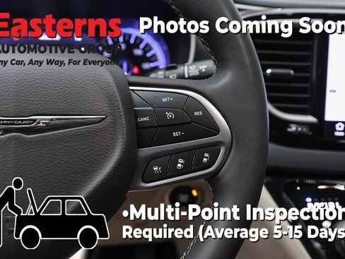 Used 2023 Chrysler Pacifica Touring-L FWD image 16