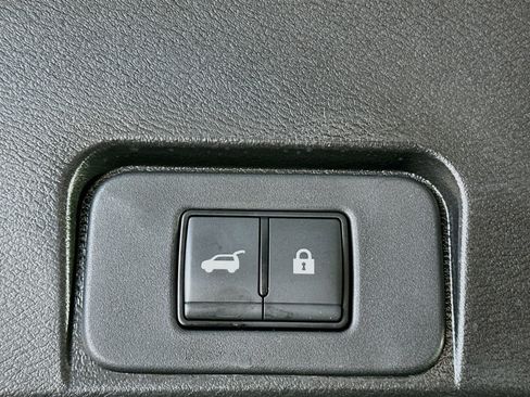 Used 2023 Nissan Rogue SL FWD image 30